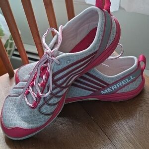 *****SOLD *****Merrell Women’s Pink and Light Gray Athletic Sneakers